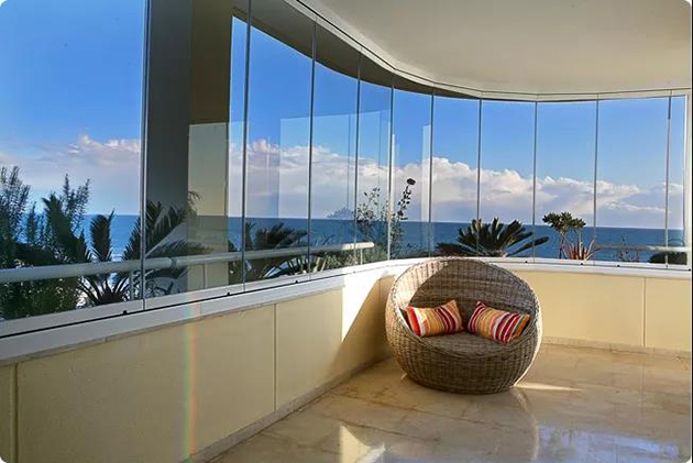 What is a frameless balcony? What are its advantages and characteristics?